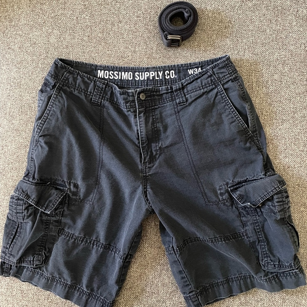 Men’s Mossimo Cargo shirts.  Navy Blue. Size 34.  Comes with belt!